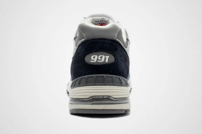 潮闻快食 | TS × SB Dunk Low 限定鞋盒突袭;双色炮制! New Balance 英产991新配色释出