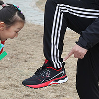 高弹减震不伤脚，FREETIE专业稳定缓震跑步鞋体验