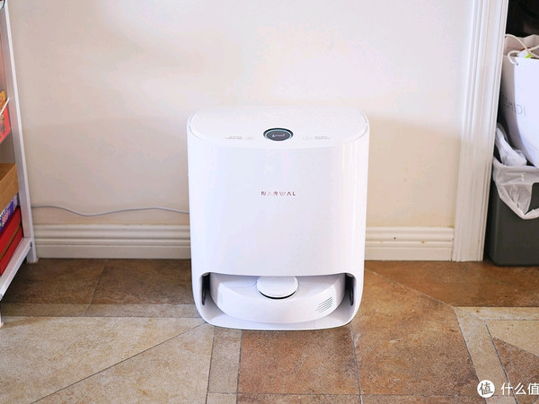 会吸会拖，还会自己洗抹布！云鲸J1机器人