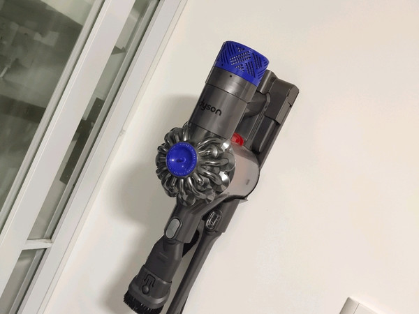 在戴森小程序下单了官翻版v8吸尘器