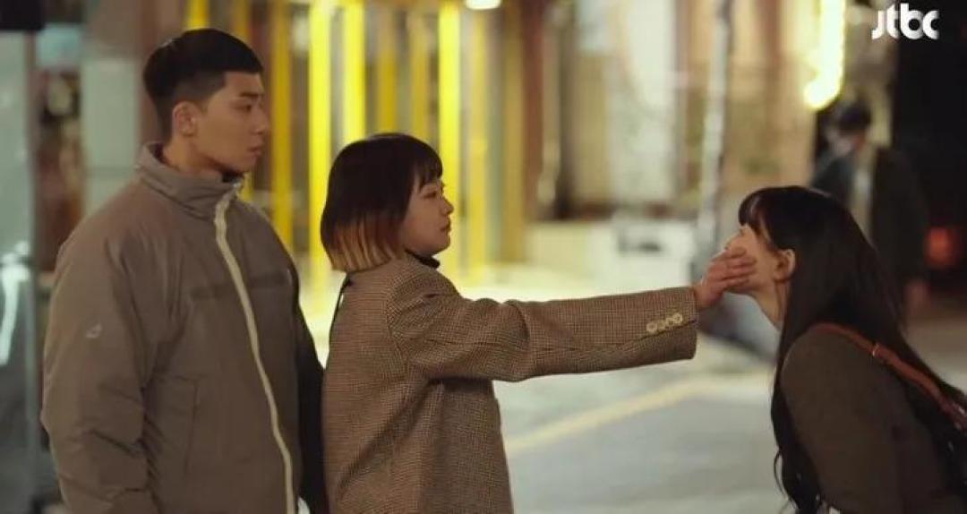 复工穿什么:跟着全网追的《梨泰院》《爱的迫降》学穿搭,人人都能做女主!