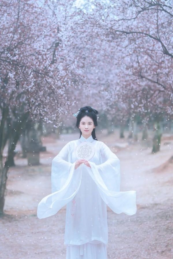 春暖花开,这样拍小姐姐超好看!