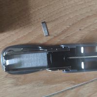 刚买的一个小巧的订书机