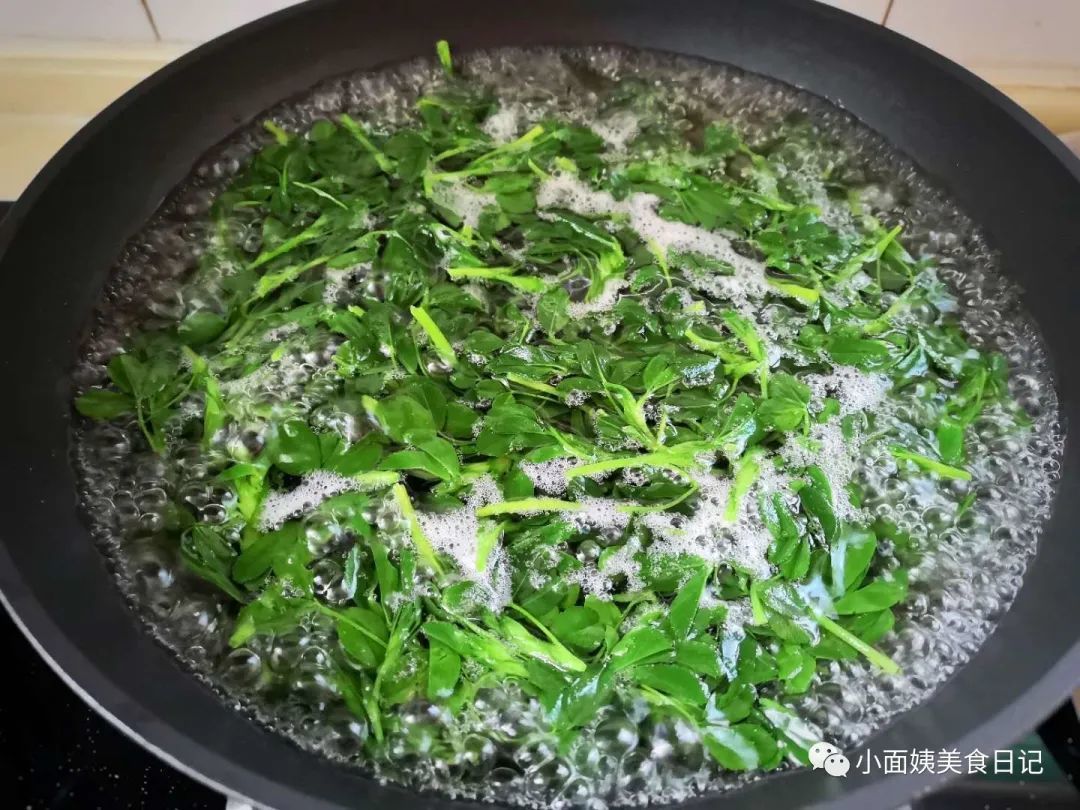 3月遇到这菜我不手软，一次买好几斤，清热解毒，肝火旺盛要多吃！