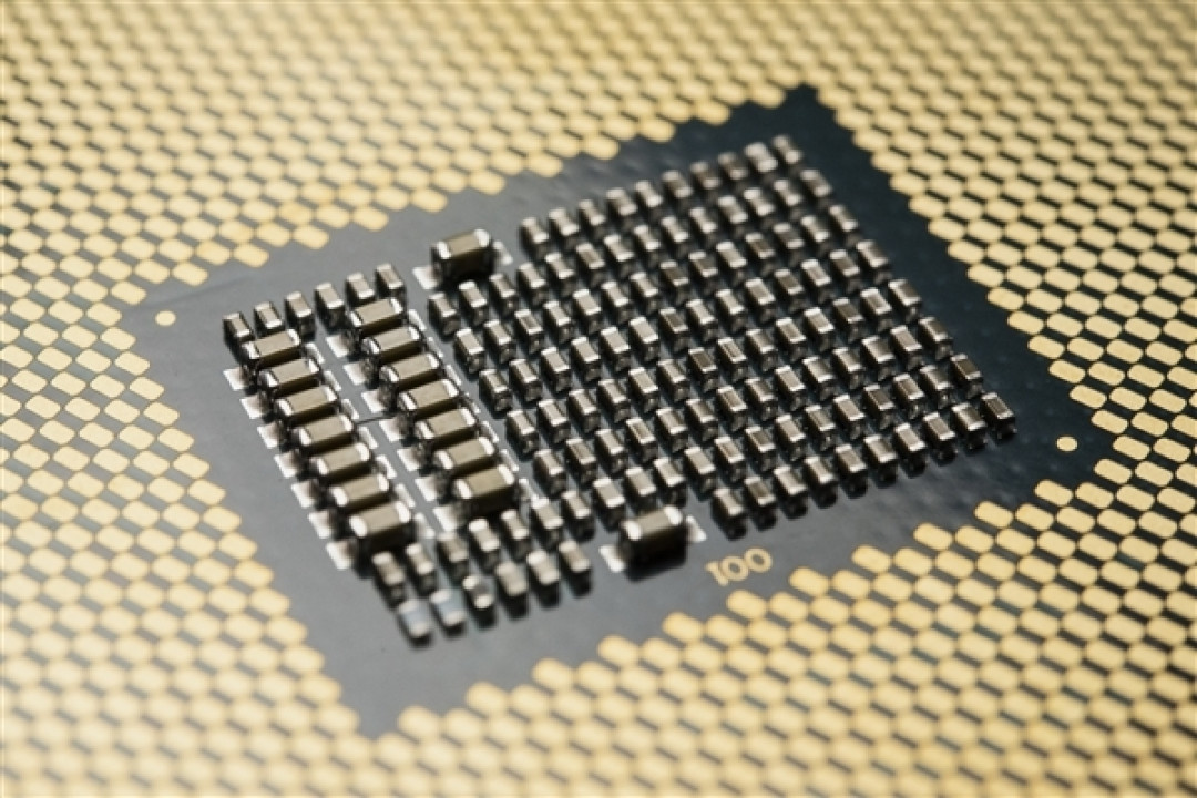 Intel处理器曝新漏洞:打补丁性能骤降77%