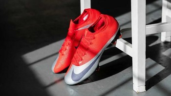 近观Nike Mercurial Vapor “Future DNA”足球鞋