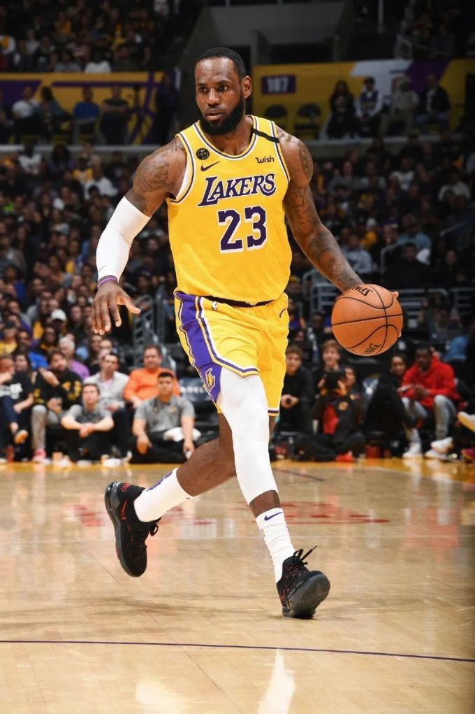 LBJ17 Low:詹姆斯系列的销量担当?