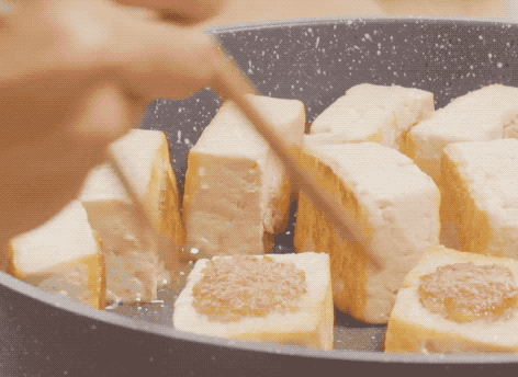 表姐做豆腐不用炒,全家都在跟她学,做出来居然比红烧肉都好吃!