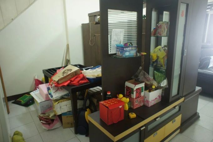 18㎡客餐厅全用宜家爆改,沙发、伸缩餐桌一放上,三年没进的餐厅全家抢著用!