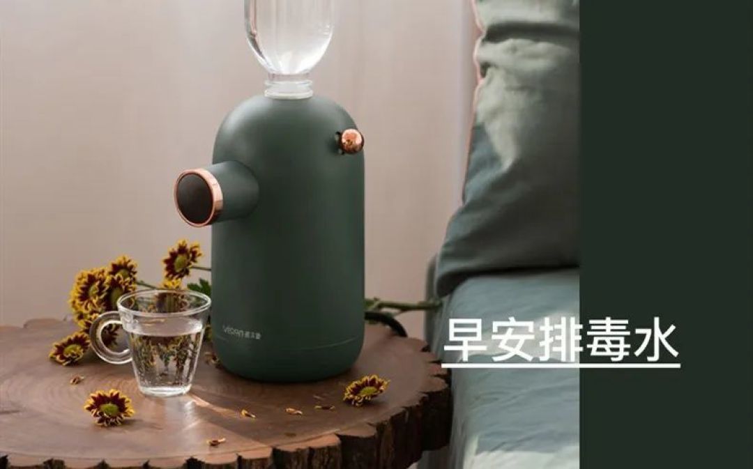 这个便携的饮水机，100℃的热水，5秒就烧好