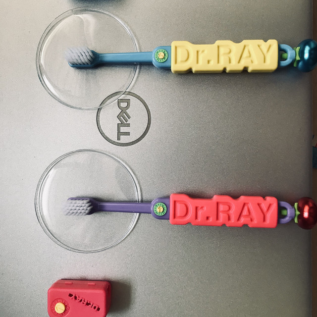 培养孩子刷牙好习惯——雷治（Dr.RAY）魔幻小陀螺牙刷晒单