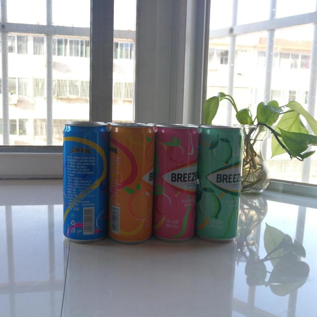 大家都喜欢的冰锐预调鸡尾酒试一下！