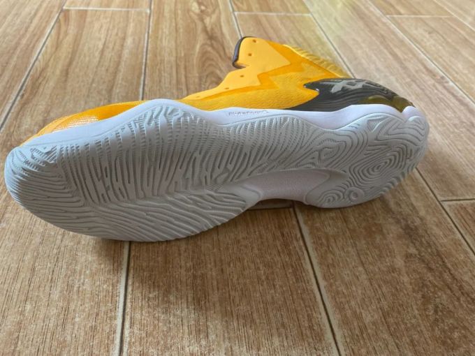 WEN鞋评-开箱 | Asics Nova Surge 听说有人说它比AJ33SE好?所以它靠什么呢
