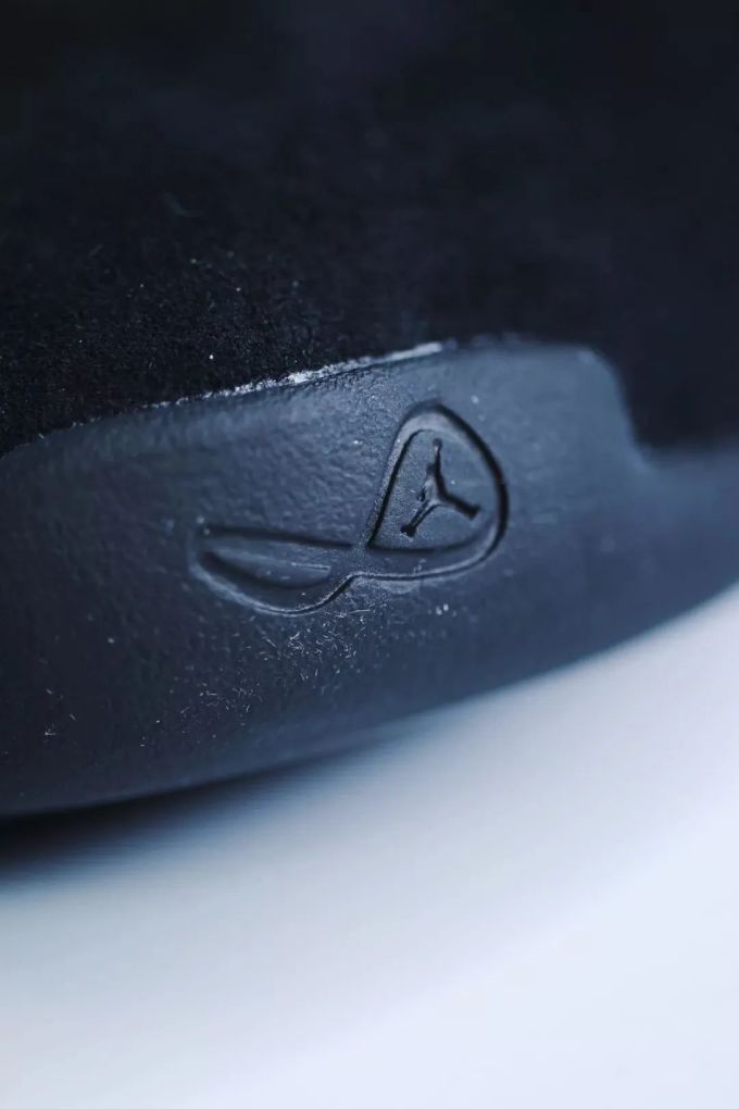 篮球之神的末代战靴——Air Jordan 18
