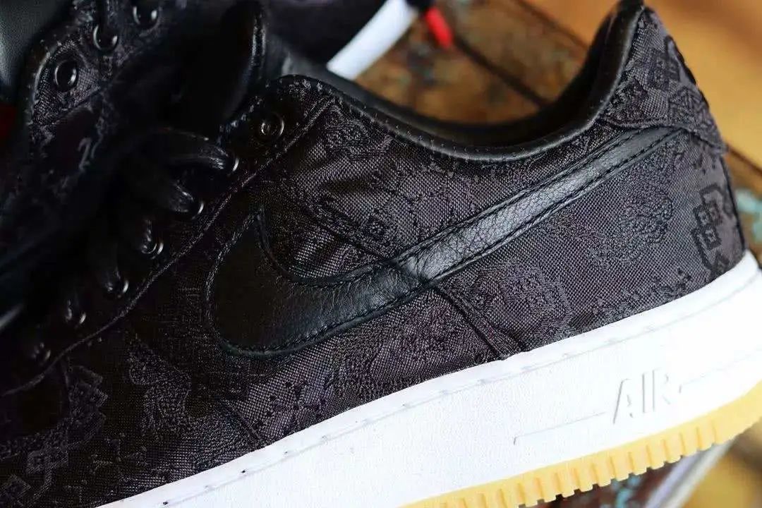 AF1丝绸全体拦腰砍,“十年无丝绸”难敌崩盘鞋市