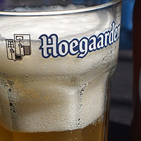 价格实惠、泡沫丰富的Hoegaarden White 福佳精酿白啤酒
