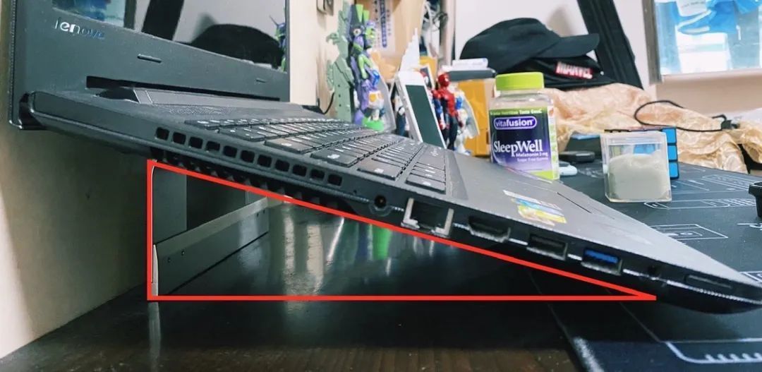 80 x 40cm 的桌面小空间,我留下了这 8 件百元小物件