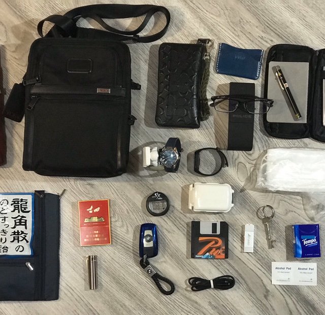EDC篇二：兼顾实用，情怀与体面的准中年白领翻开包包给你看