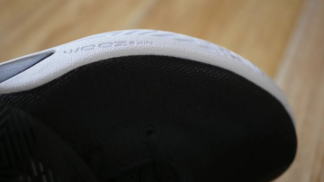 WEN鞋评-开箱 | Nike Flytrap3 破产版欧文6？对比前作中外底毫无变化的支线鞋款