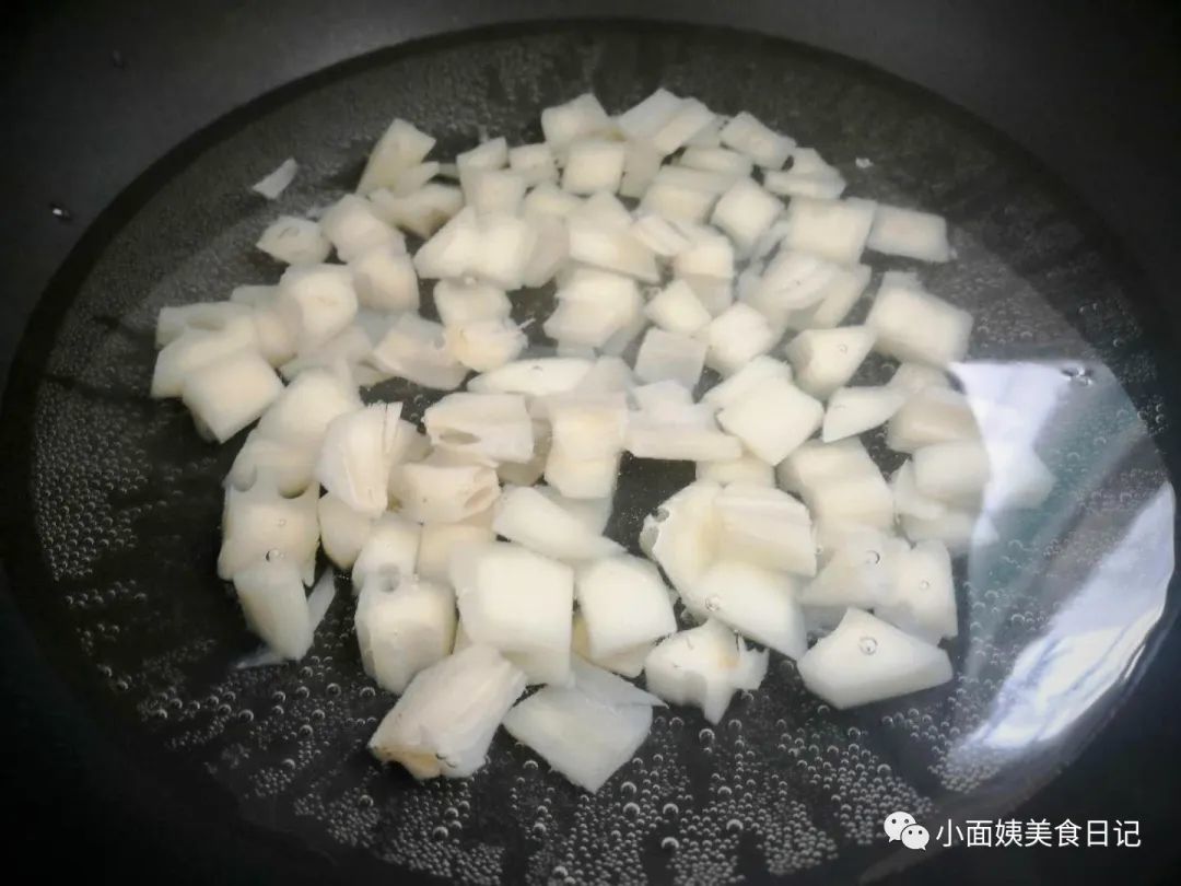 最近全家就馋这菜，一周做三回都不够吃，好吃不上火，又鲜又解馋 ！
