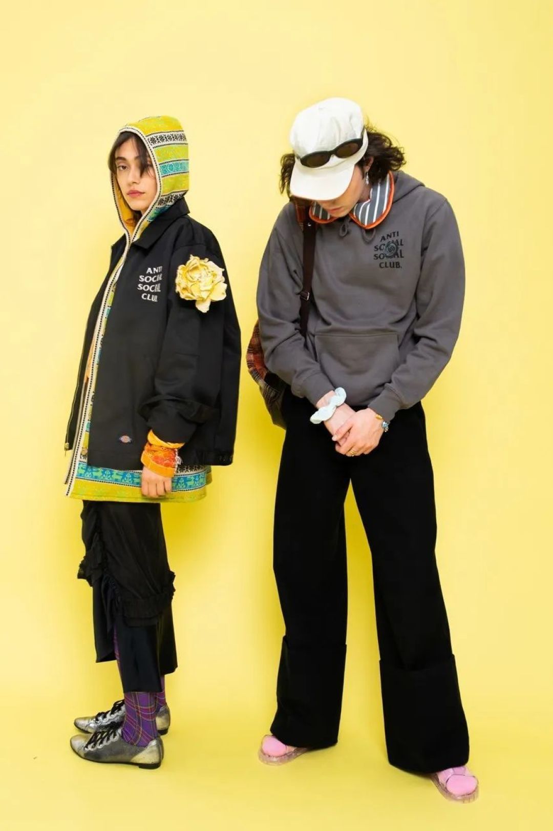 潮闻快食 | YEEZY Foam Runner 首发配色曝光；Anti Social Social Club 发布最新型录！