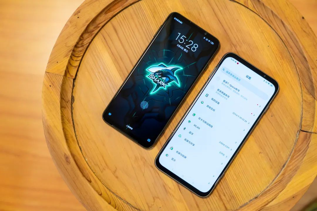 腾讯黑鲨游戏手机023302pro02体验游戏手机这四个字怎么写