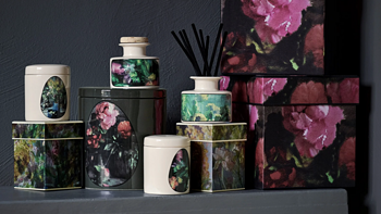 祖·玛珑推出设计师联名香氛，油画感满满的复古陶瓷瓶身～