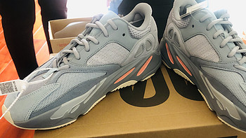 二丁目的Daily Shoes 篇三十二：五折的YEEZY700了解一下----要啥有啥的YEEZY 700 