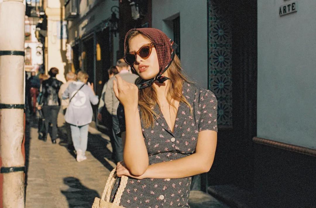 女生们快来看!Jennie跟风入手的连衣裙,正在火遍全球