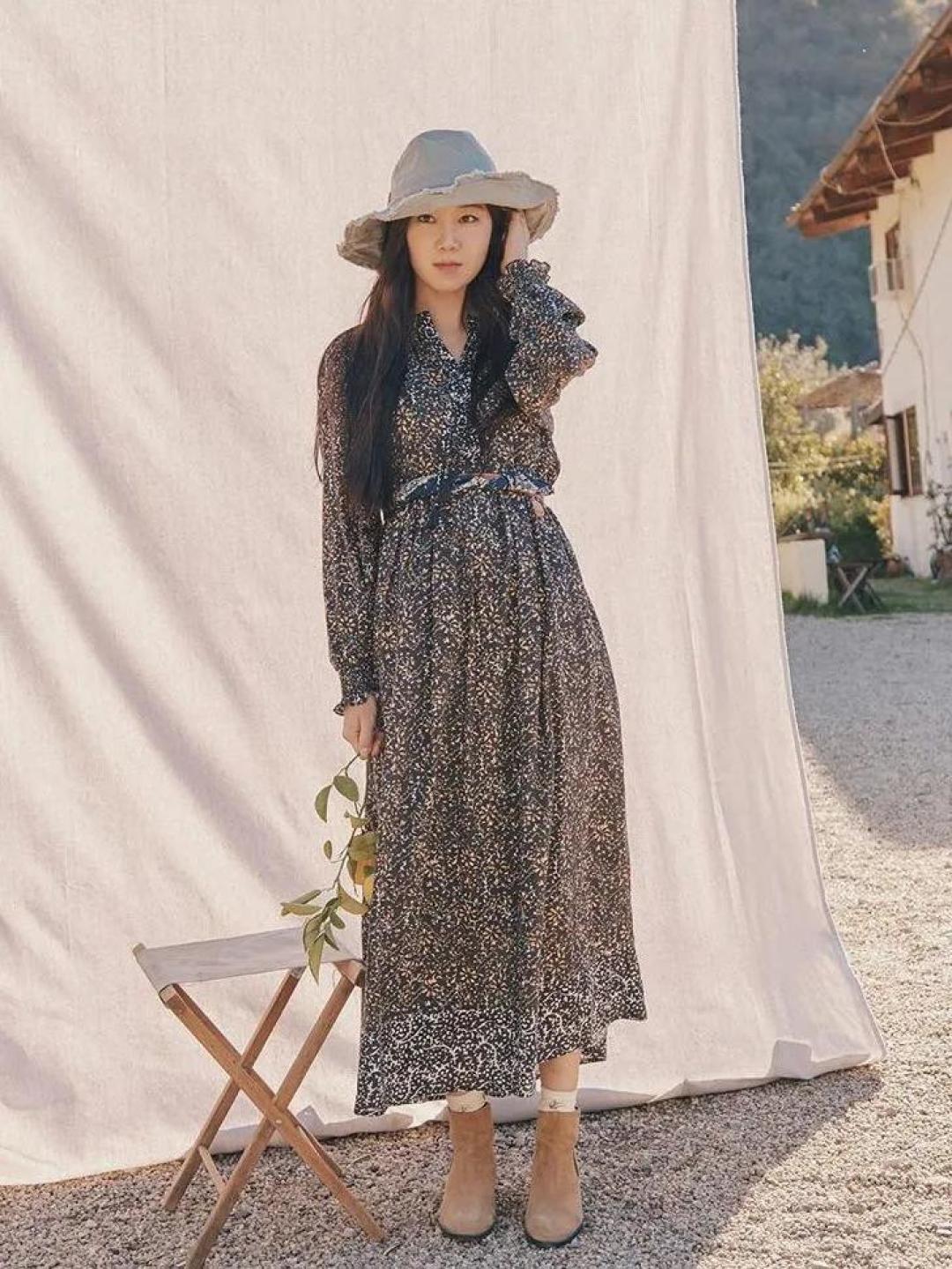 女生们快来看!Jennie跟风入手的连衣裙,正在火遍全球