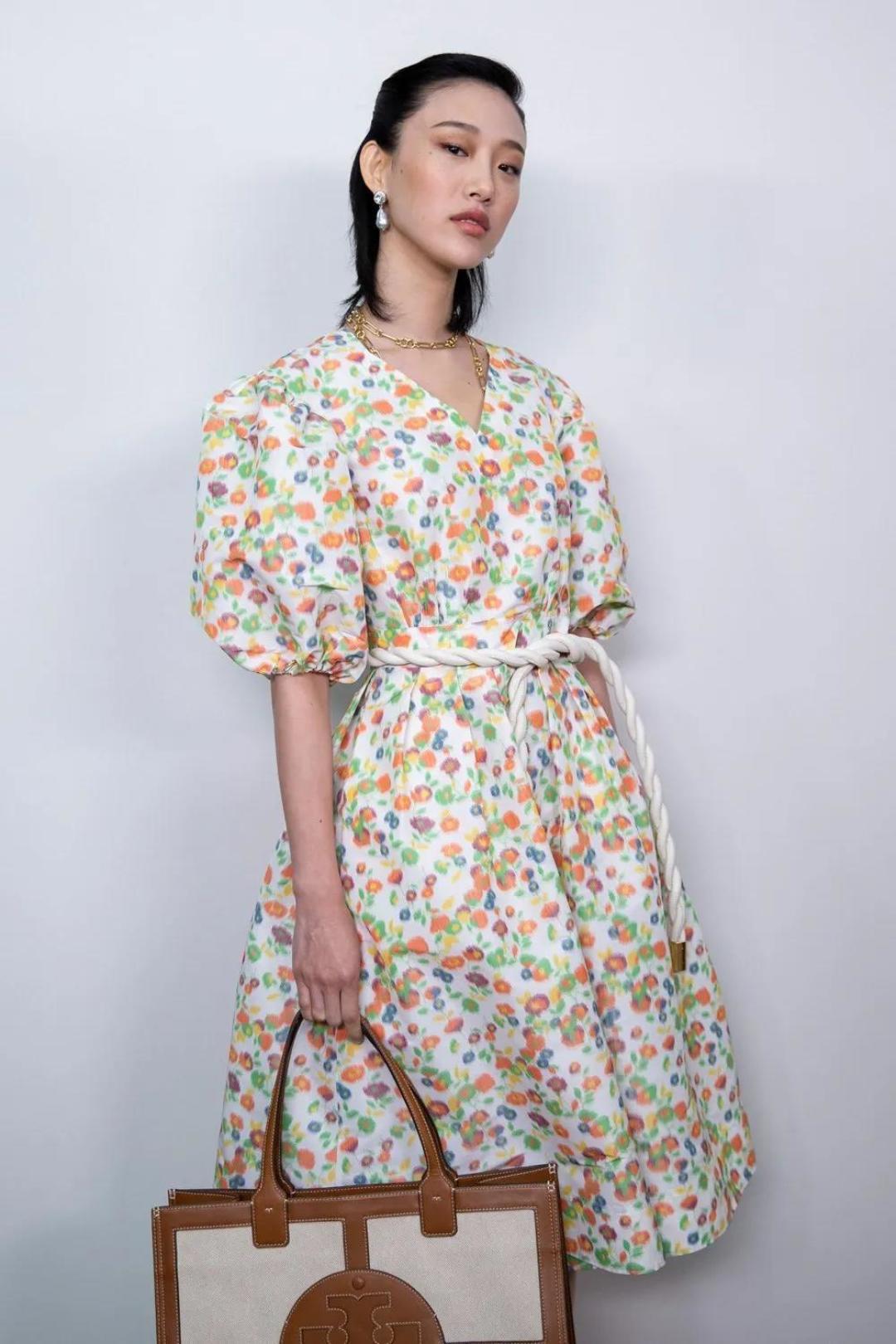 女生们快来看!Jennie跟风入手的连衣裙,正在火遍全球