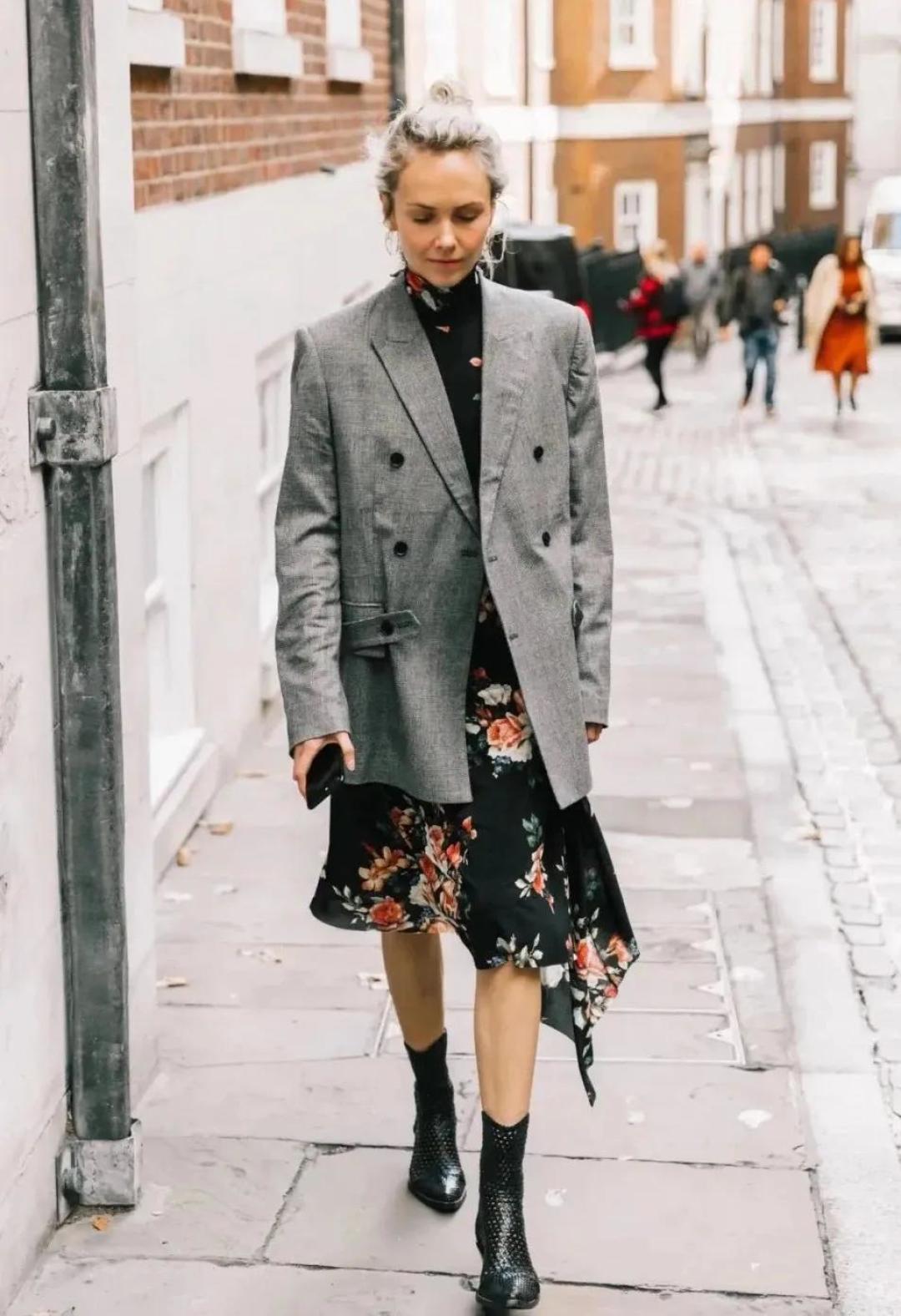 女生们快来看!Jennie跟风入手的连衣裙,正在火遍全球