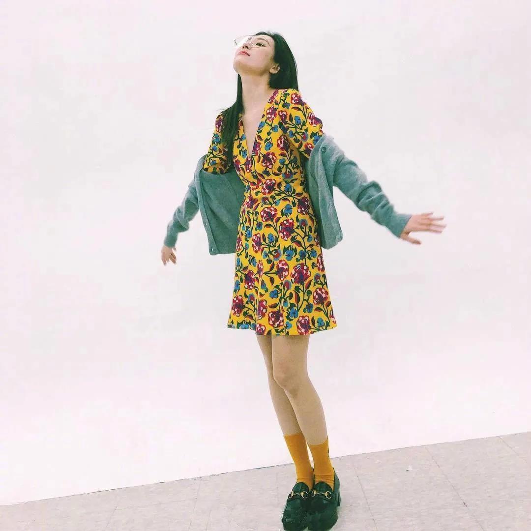 女生们快来看!Jennie跟风入手的连衣裙,正在火遍全球