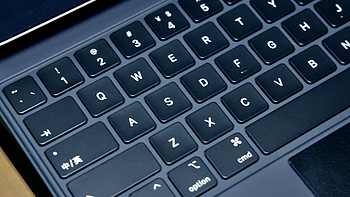 全新iPad Pro 妙控键盘开箱评测