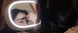 让精致面容更出色：京东京造创意化妆镜台灯