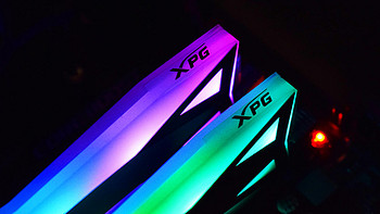 大面积RGB灯条， XPG龙耀D60G DDR4 3200内存开箱试玩