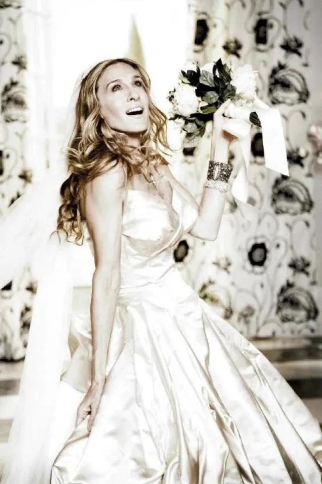 华裔婚纱设计师vera wang因腿上热搜:71岁依然少女心