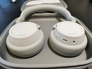 微软Surface Headphones