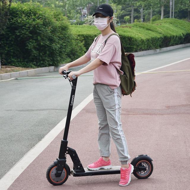 如今也是有车一族了，跟着“女新手”一起上路吧！联想M2电动滑板车