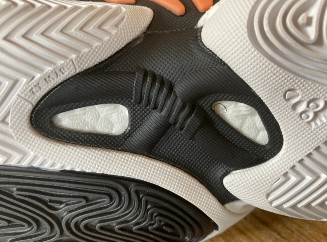 WEN鞋评-实战 |  Adidas BYW X 2.0 性能比颜值还能打 它凭什么是阿迪最强？