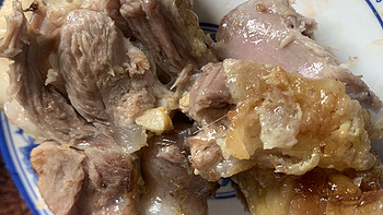 吃吃喝喝 篇三：新疆地道的馕坑肉是啥样的 