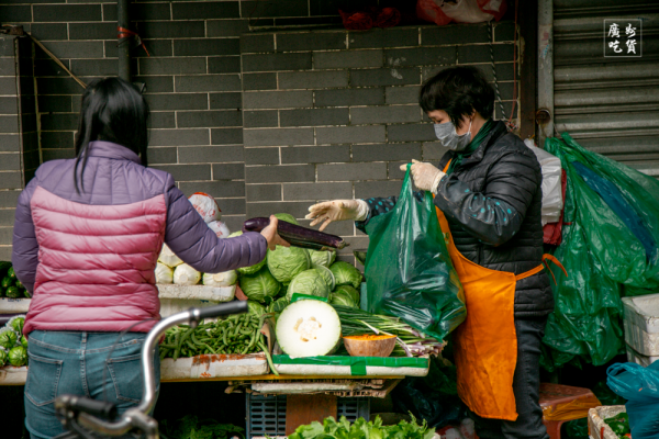 “淋雨”饮早茶上热搜!有一种淡定,叫广州人!