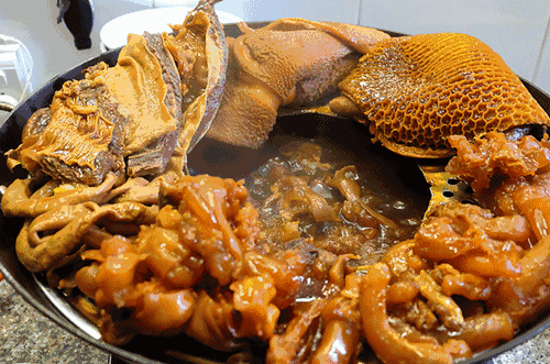 “淋雨”饮早茶上热搜!有一种淡定,叫广州人!