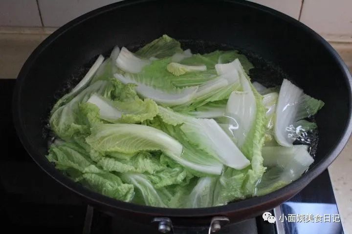 白菜不要老是拿来炒着吃，教你做清蒸白菜，真正的好吃不油腻！