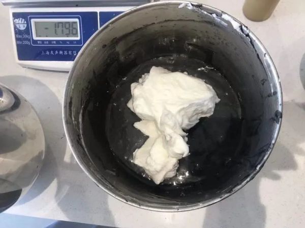豆泥种也能做蛋糕?竹炭水果蛋糕+拉丝麻薯,连边角料都被抢空!