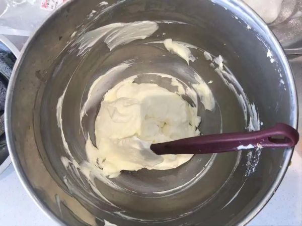豆泥种也能做蛋糕?竹炭水果蛋糕+拉丝麻薯,连边角料都被抢空!