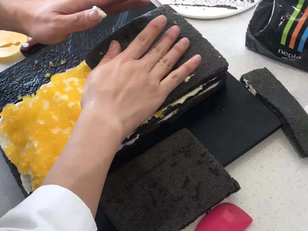 豆泥种也能做蛋糕?竹炭水果蛋糕+拉丝麻薯,连边角料都被抢空!