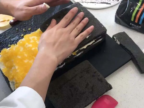 豆泥种也能做蛋糕?竹炭水果蛋糕+拉丝麻薯,连边角料都被抢空!