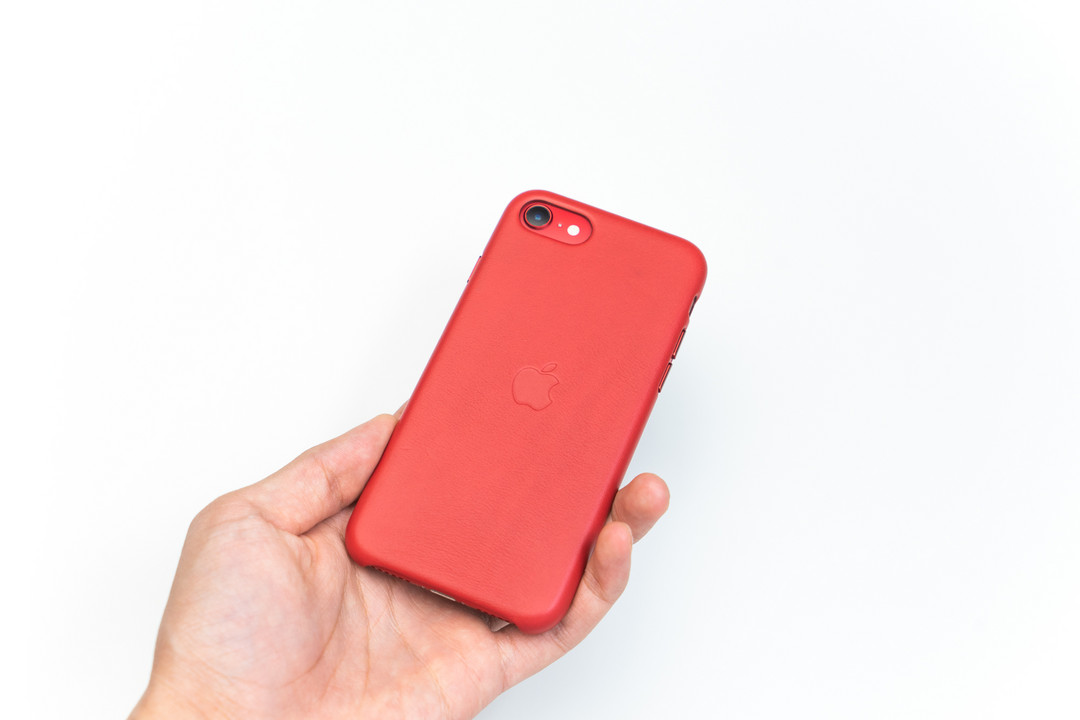 这台红色版iPhone SE2用了一个月，我对它有了新的认识
