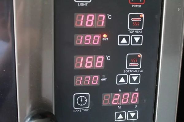 粉嫩粉嫩的情人蛋糕卷,入口即化,一天卖出2000条!